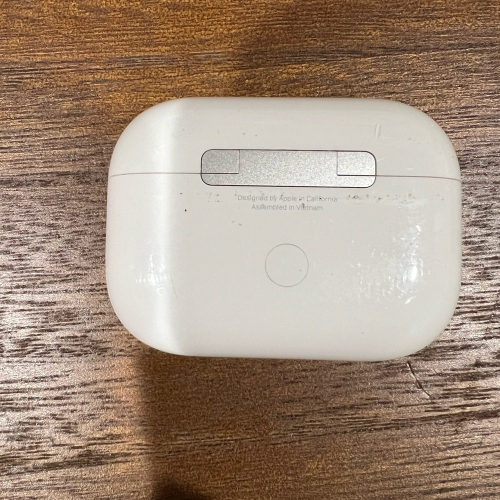 Apple AirPods Gen 2 Case in White. CASE ONLY!